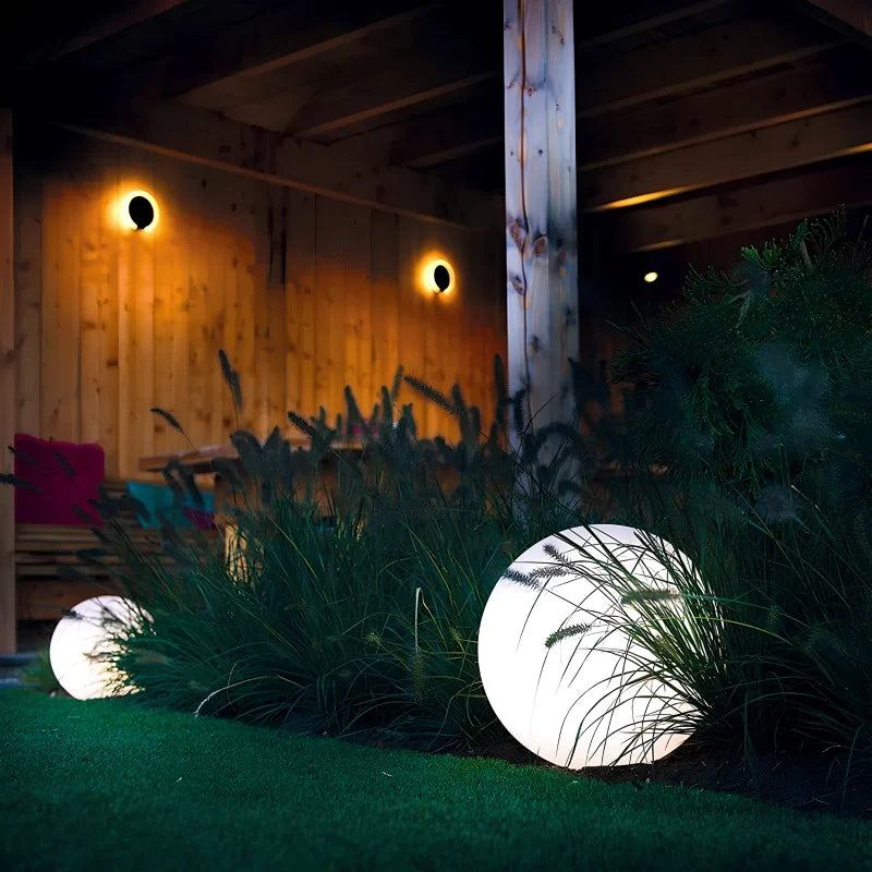 LysKlot – Solcellsdriven Trädgårdslampa