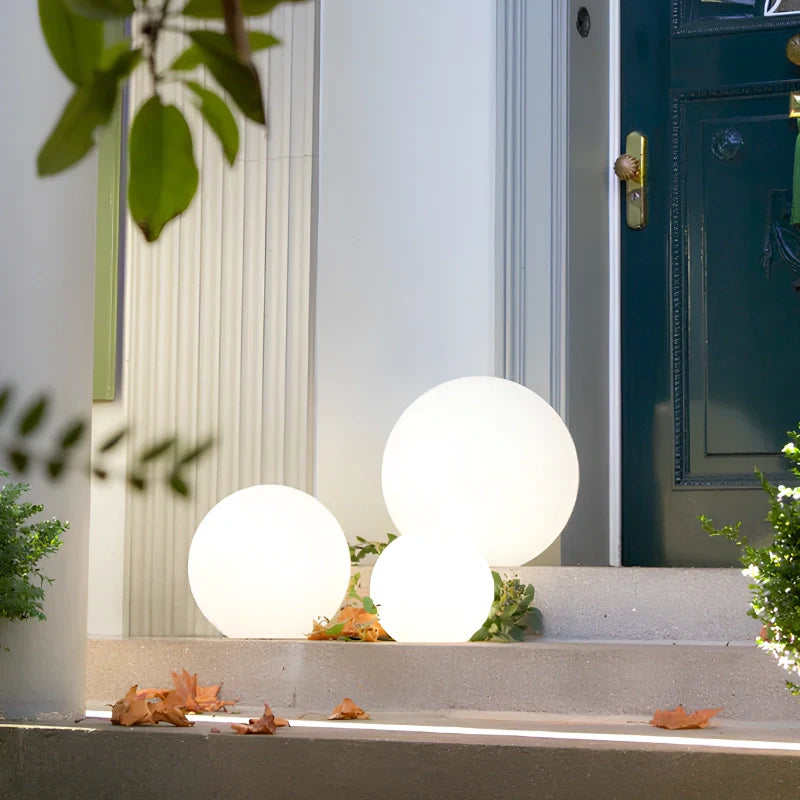 LysKlot – Solcellsdriven Trädgårdslampa