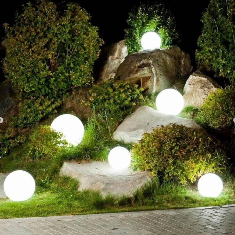 LysKlot – Solcellsdriven Trädgårdslampa