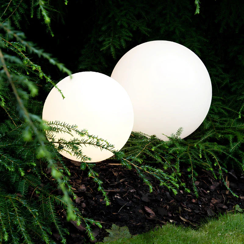 LysKlot – Solcellsdriven Trädgårdslampa