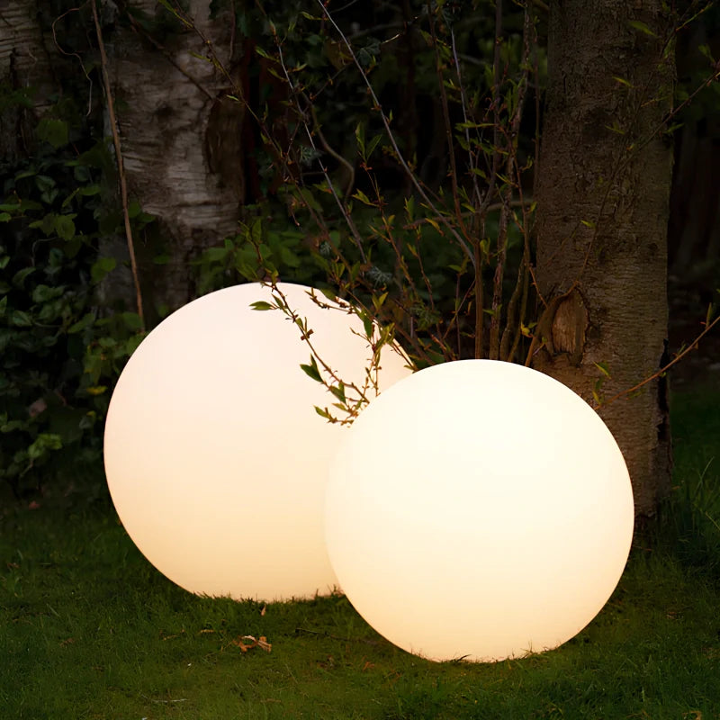LysKlot – Solcellsdriven Trädgårdslampa