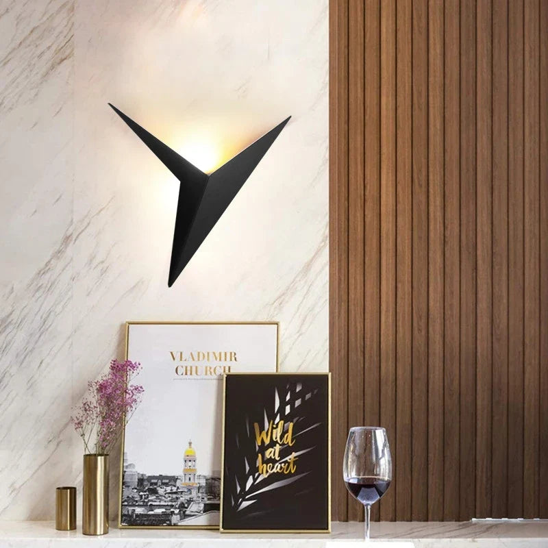 Trigon - Geometrisk Vägglampa
