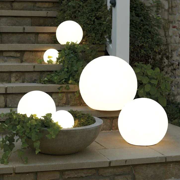 LysKlot – Solcellsdriven Trädgårdslampa