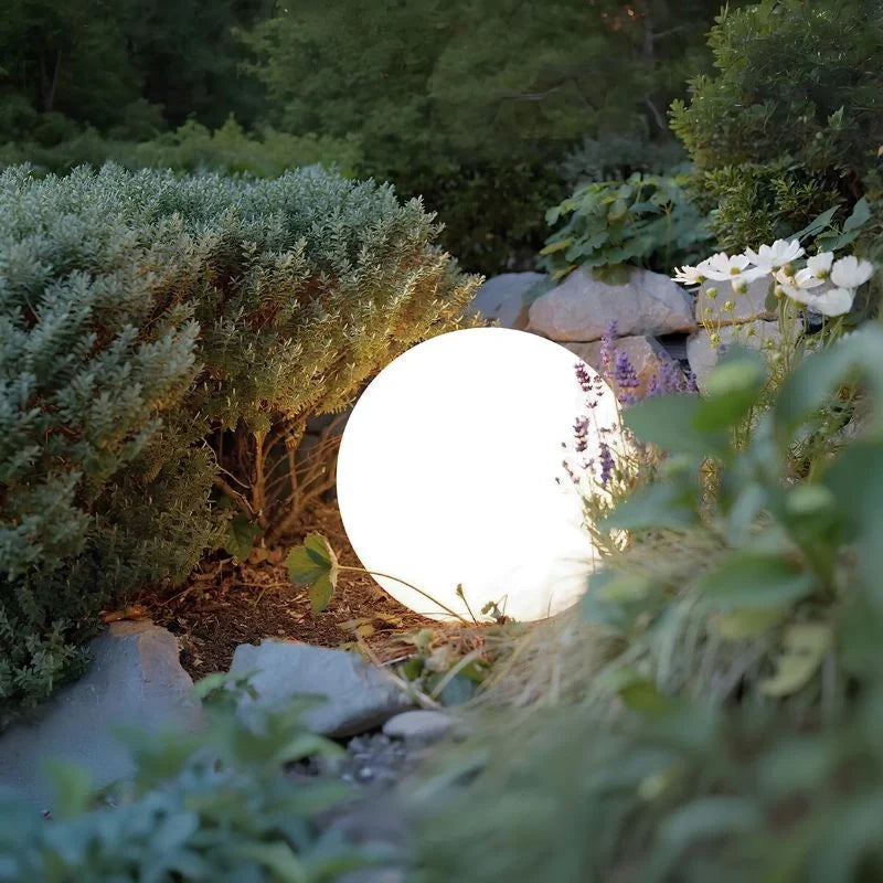 LysKlot – Solcellsdriven Trädgårdslampa