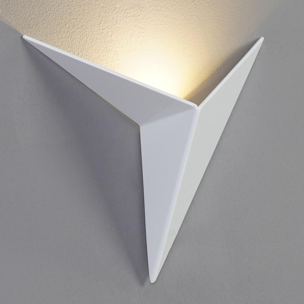 Trigon - Geometrisk Vägglampa
