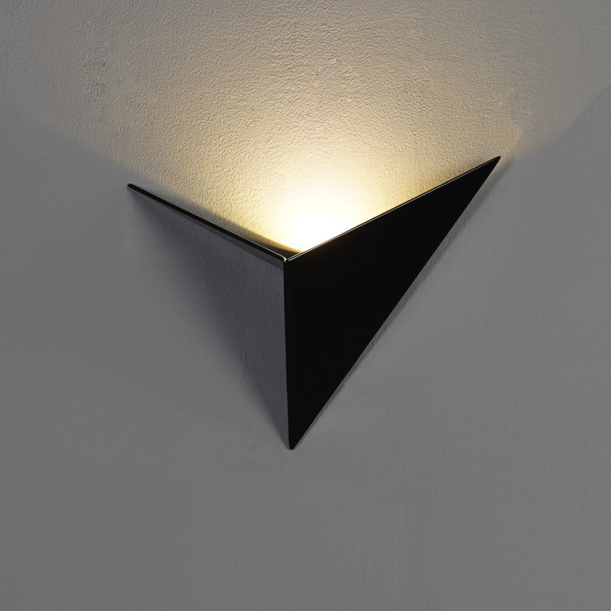 Trigon - Geometrisk Vägglampa